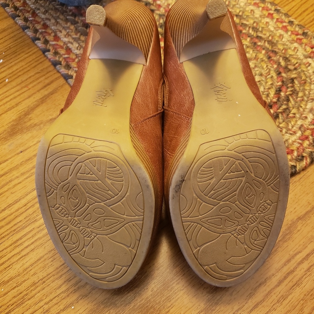 Fab booties! - Picture 3 of 4
